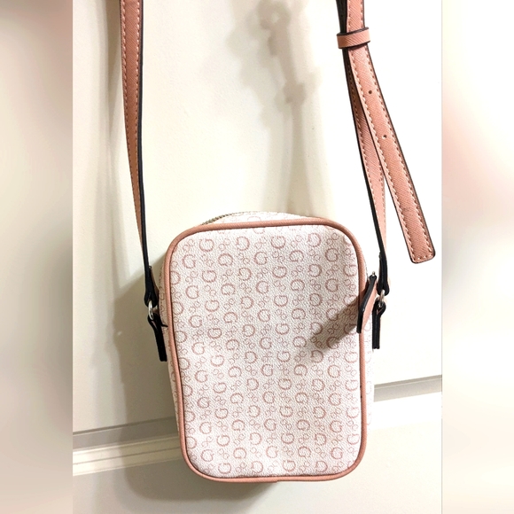 Guess Crossbody - Picture 2 of 4
